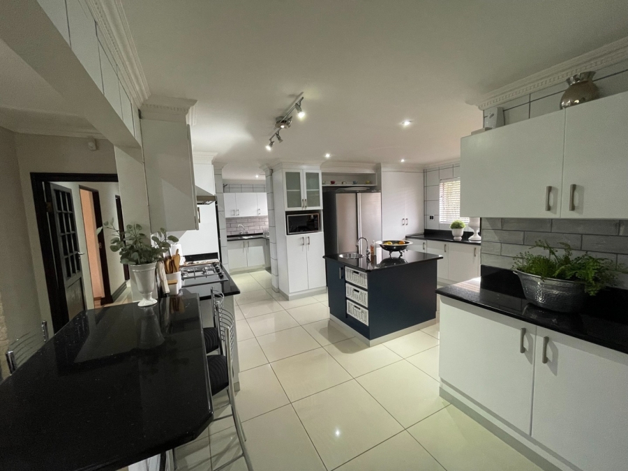 4 Bedroom Property for Sale in Heuwelsig Free State